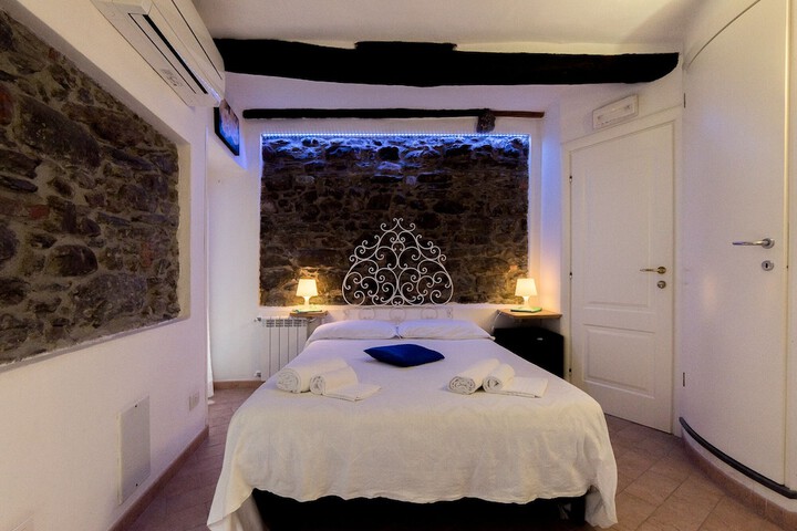 Room 3 of 46