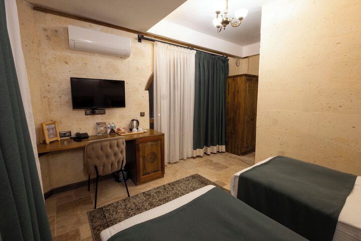 Room 34 of 90