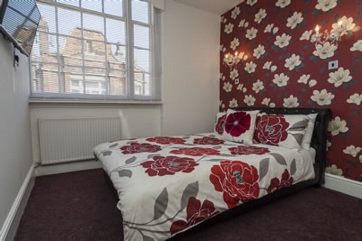 Room 20 of 38