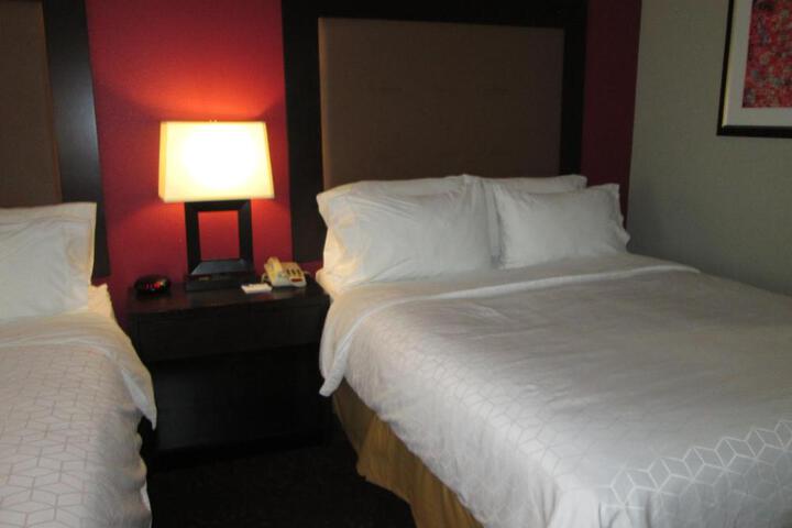 Standard 2 Queen Beds Accessible (8 of 19)