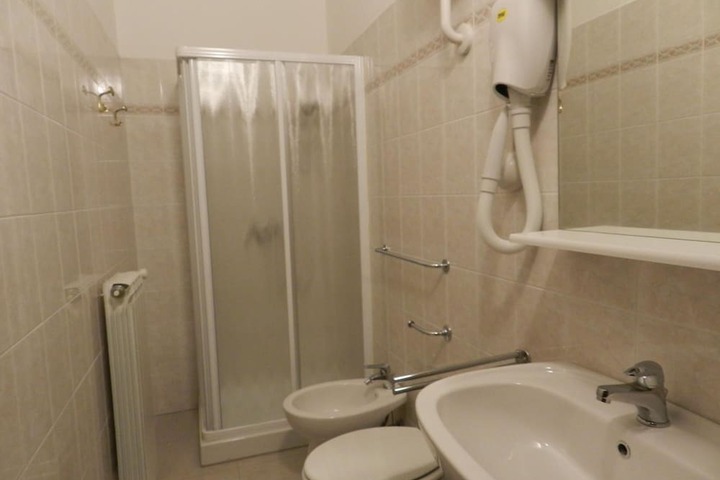 Room 42 of 61