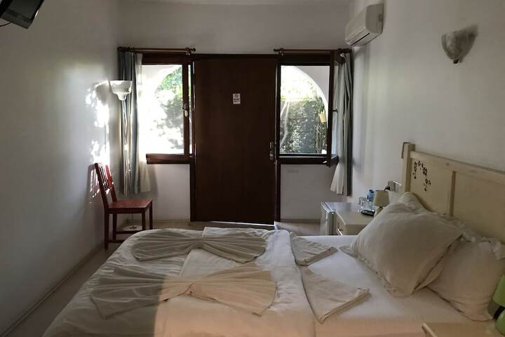 Room 9 of 35