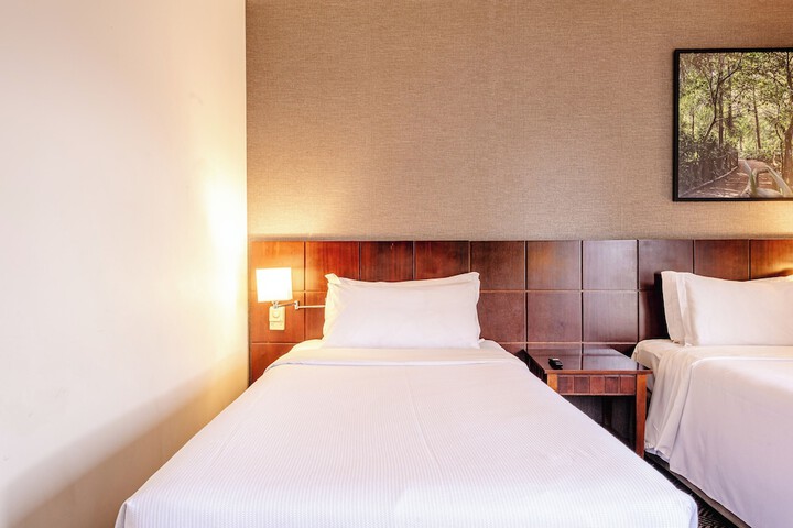 Room 39 of 240