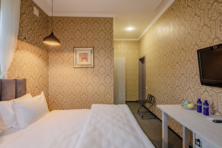 Room 27 of 163