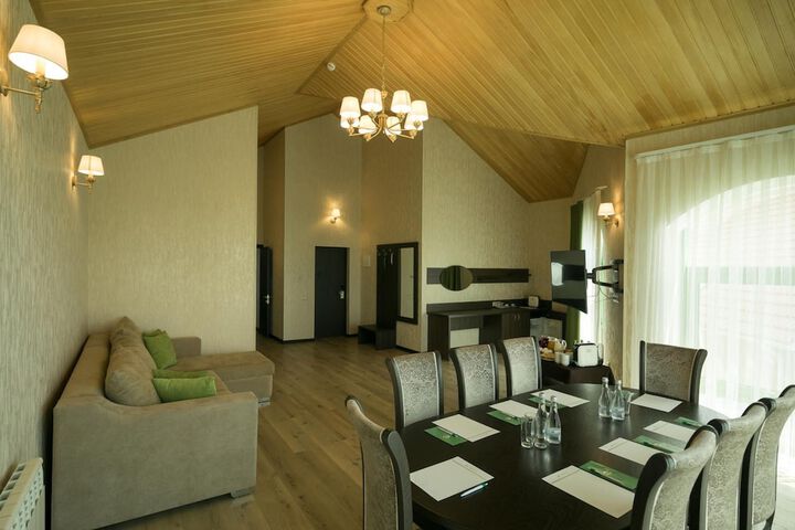 Room 16 of 36