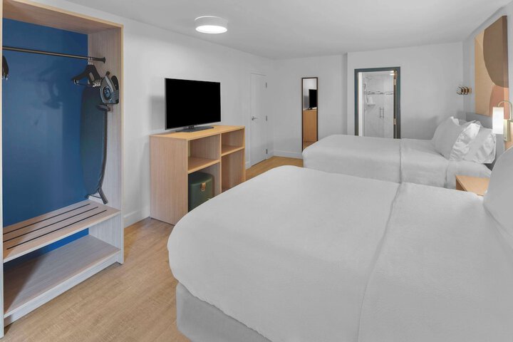 2 Queen Beds (5 of 15)
