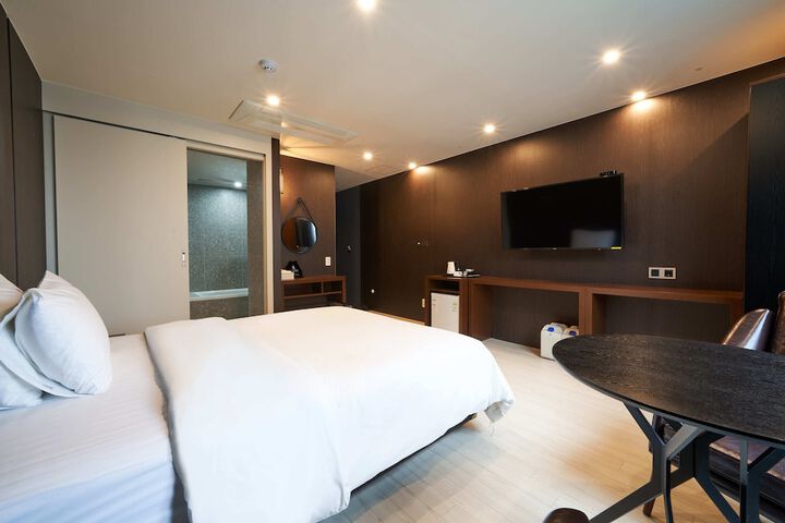 Room 35 of 87