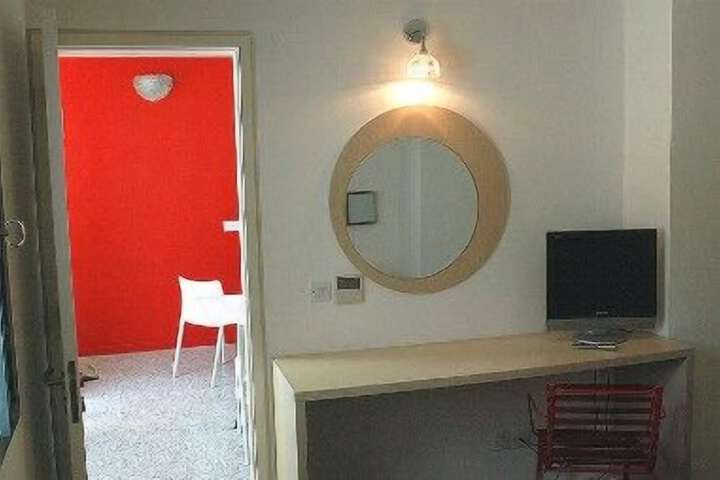 Room 10 of 15