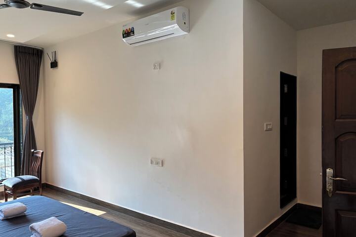 Room 2 of 26