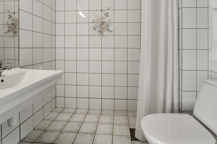 Room 3 of 72