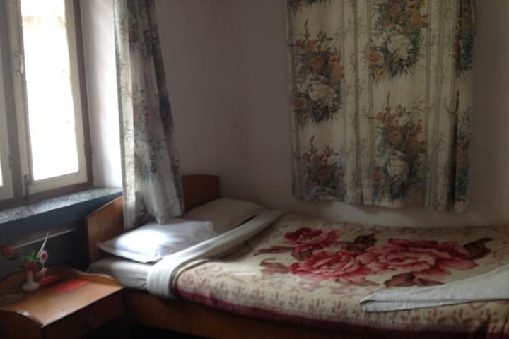 Room 8 of 40