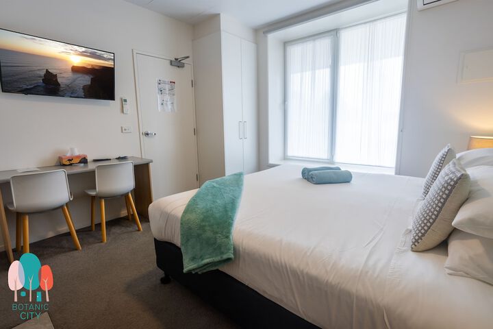 Room 27 of 100