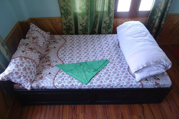 Room 4 of 38