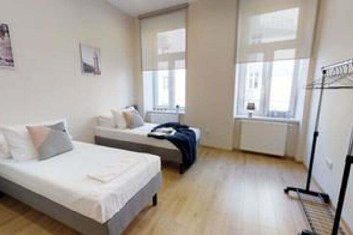 Room 7 of 11