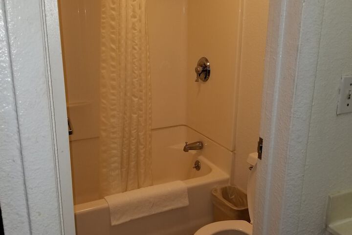 2 Double Beds (3 of 9)