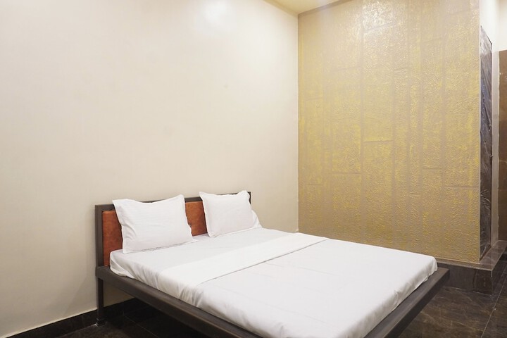 Room 10 of 25