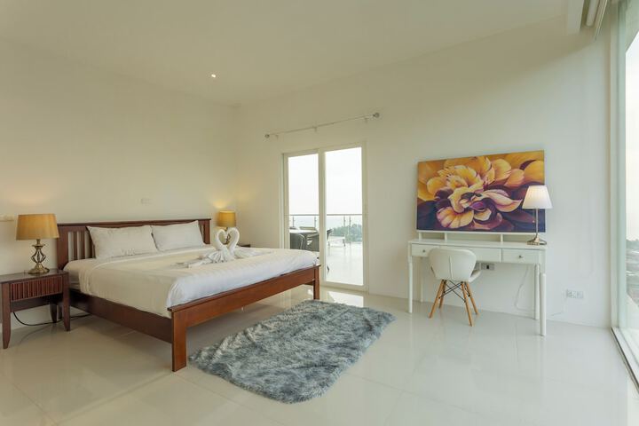 Room 4 of 19