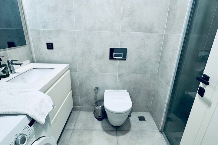 Room 102 of 115