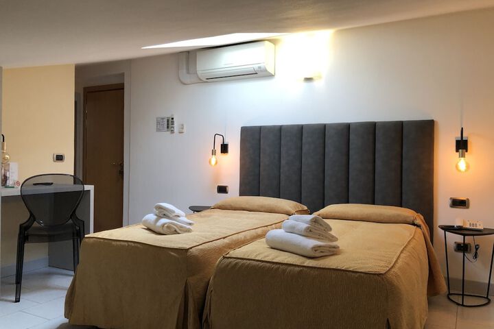 Room 22 of 65