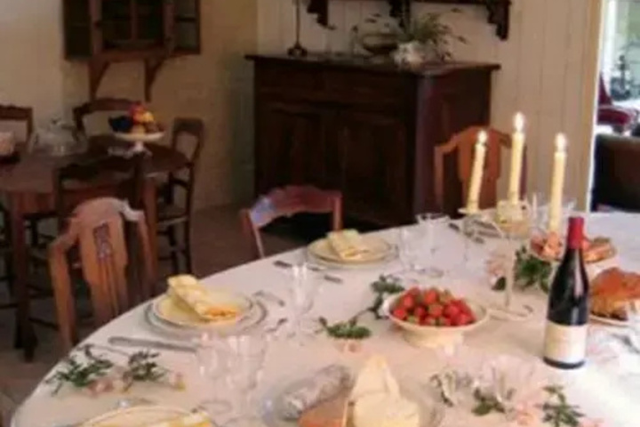 Dining 8 of 9