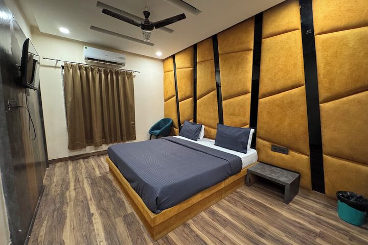 Room 9 of 36