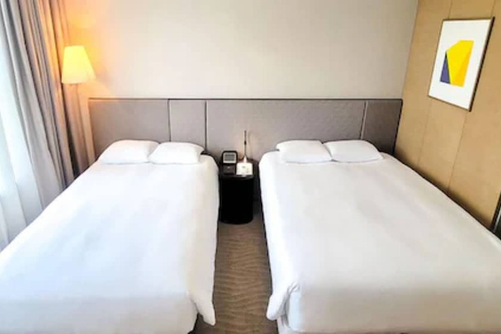 Room 10 of 39