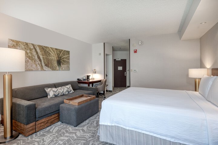 Room 6 of 32