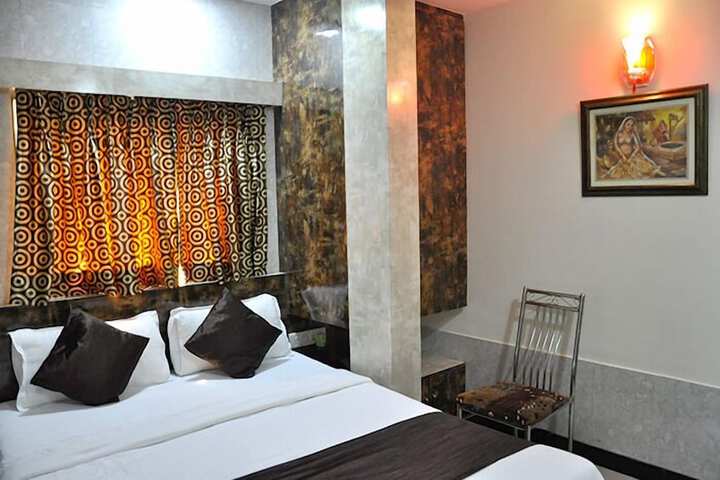 Room 7 of 18