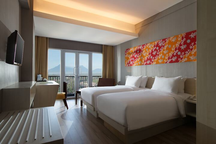 Room 3 of 33