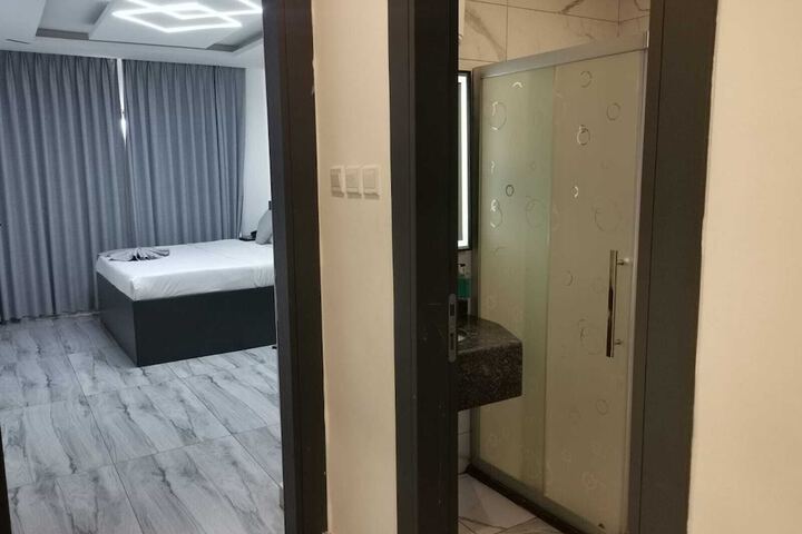 Room 12 of 62