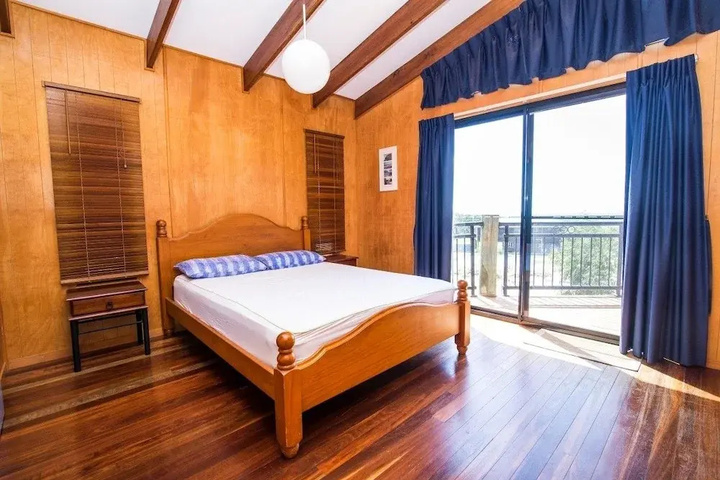 Room 6 of 14