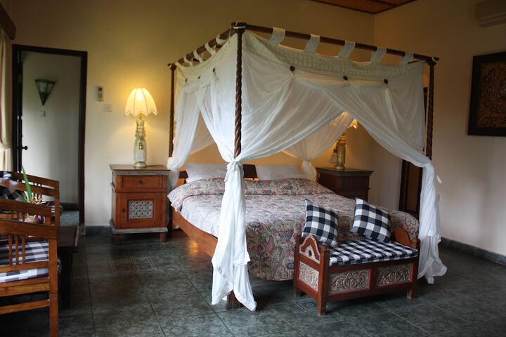 Room 2 of 68