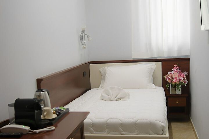 Room 10 of 24
