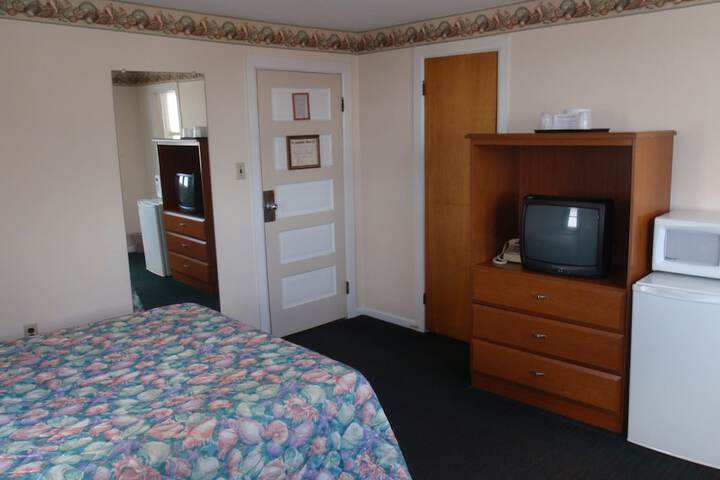 Room 4 of 136
