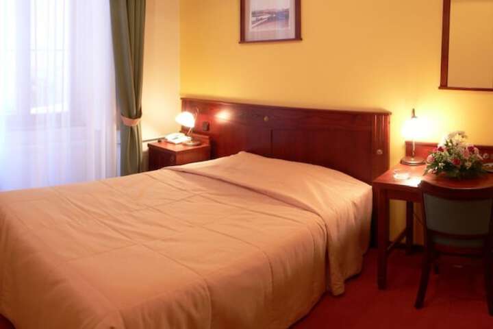 Room 8 of 61
