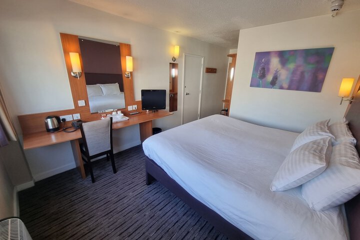 Room 11 of 37