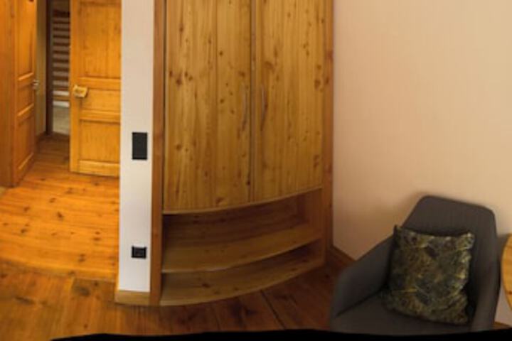 Room 8 of 36