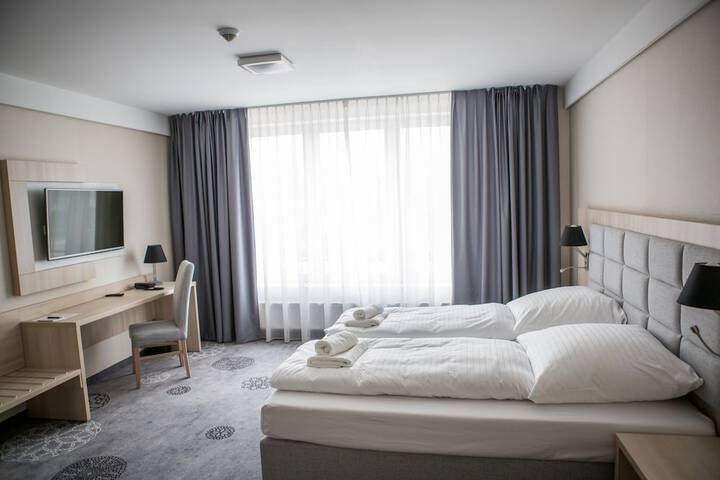 Room 3 of 43