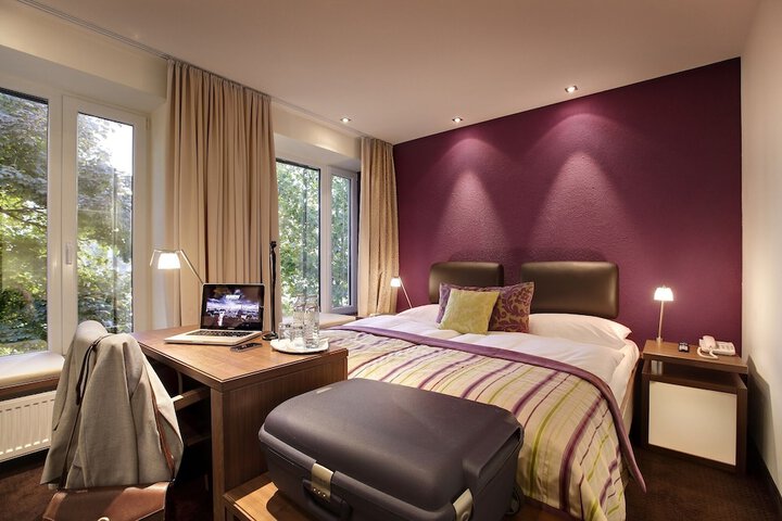 Room 10 of 50