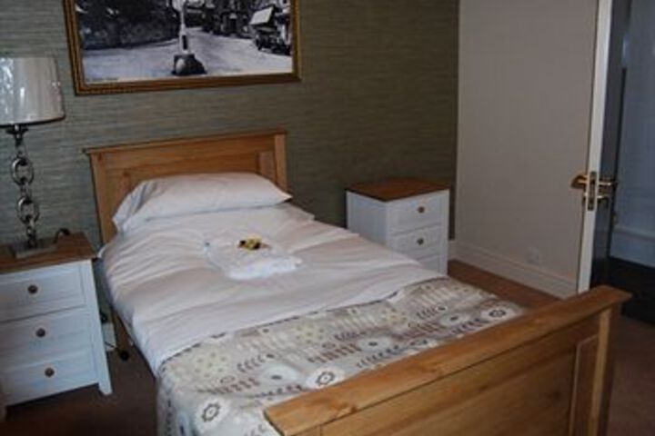 Room 13 of 20