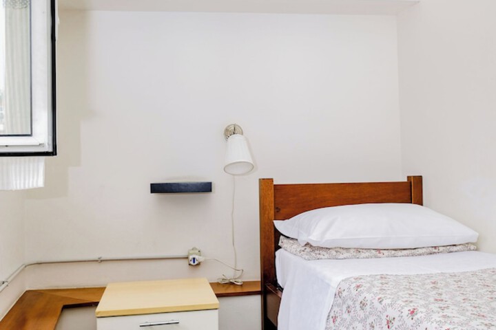 Room 6 of 25