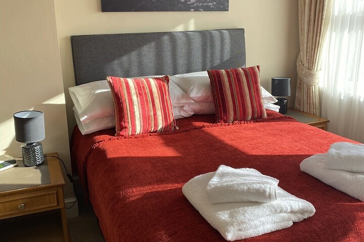 Room 5 of 33