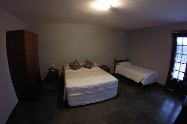 Room 4 of 10