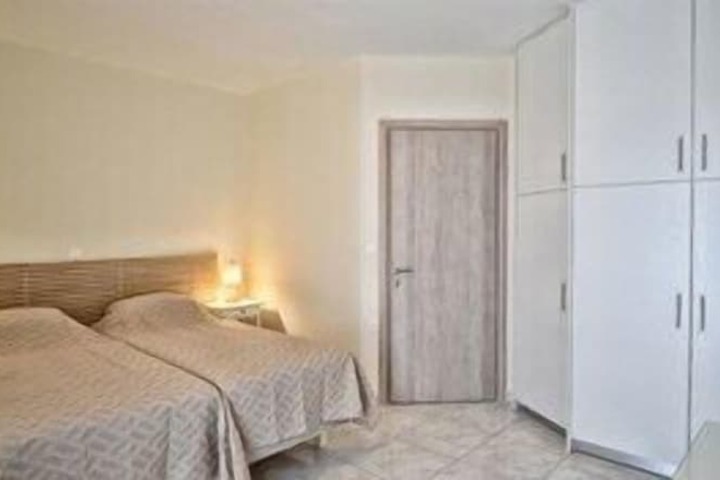 Room 7 of 65