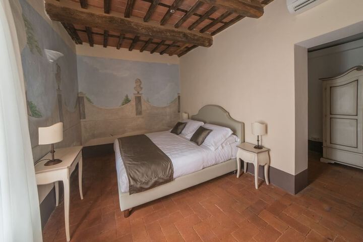 Room 8 of 62