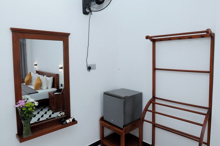 Room 4 of 116