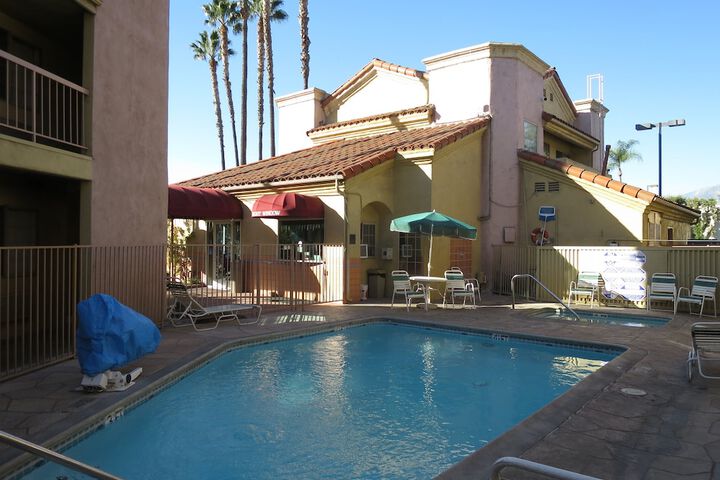 Hotel Exterior 54 of 60