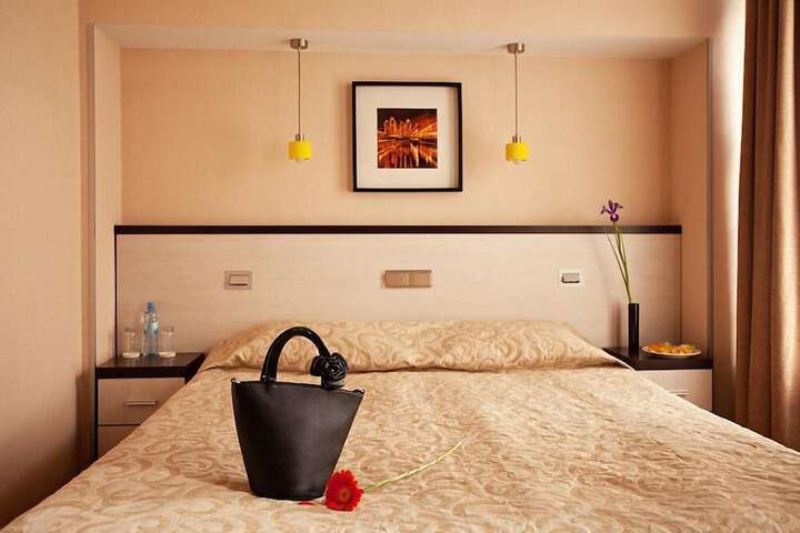 Room 10 of 107
