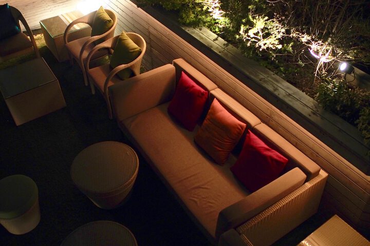 Lounge 17 of 25