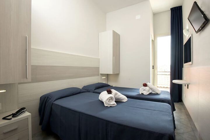 Room 5 of 16